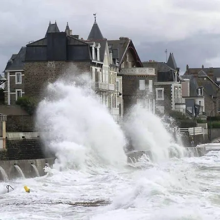 Appartement Saint Malo Vue Sur Mer Et Sur Intra Muros, Ferry, Plage Et Commerces A 50 M Exterior photo