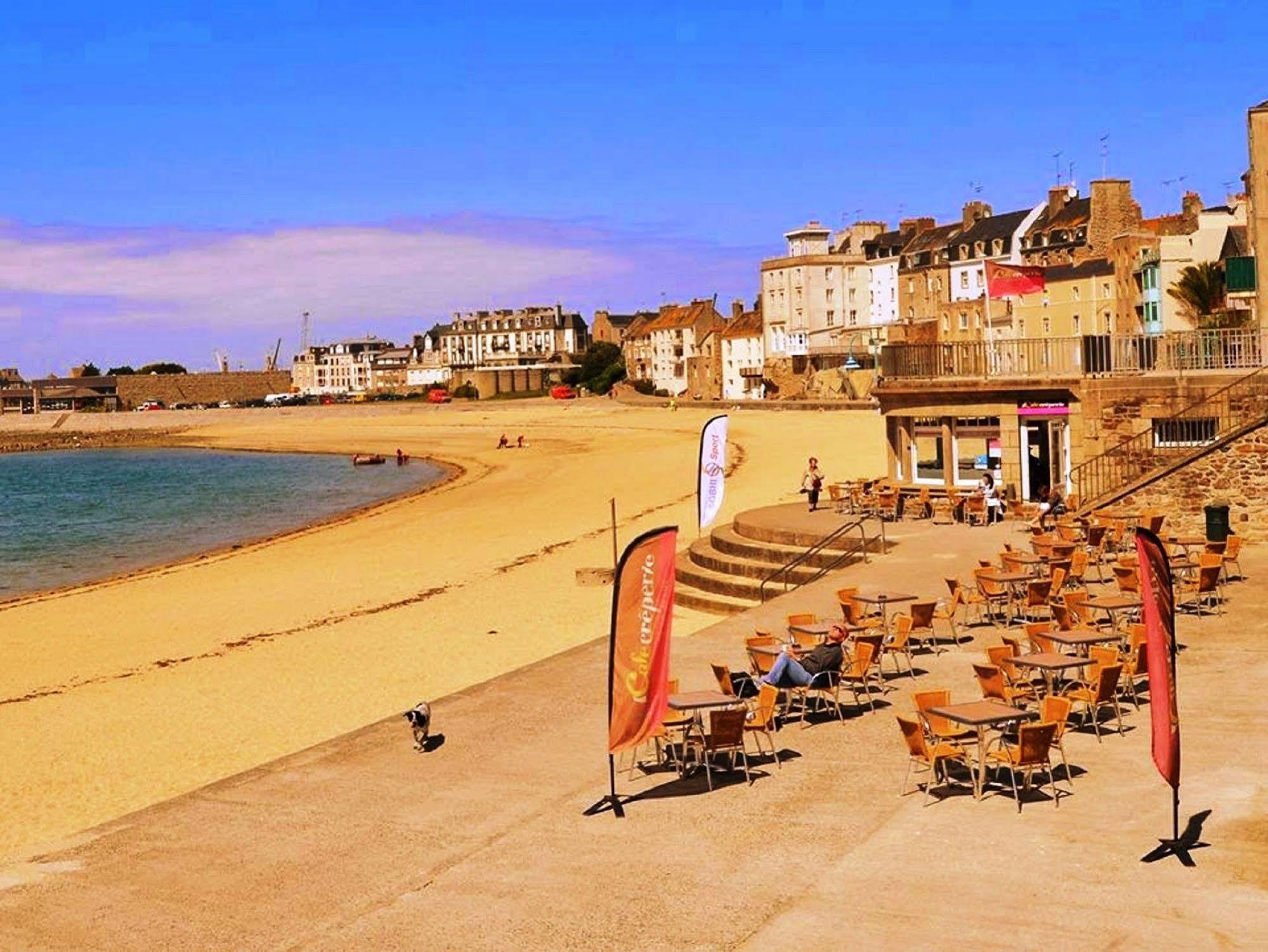 Appartement Saint Malo Vue Sur Mer Et Sur Intra Muros, Ferry, Plage Et Commerces A 50 M Apartment *