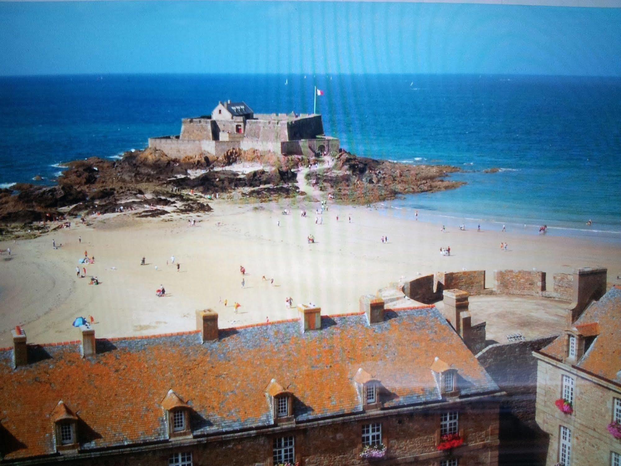 Appartement Saint Malo Vue Sur Mer Et Sur Intra Muros, Ferry, Plage Et Commerces A 50 M Apartment *