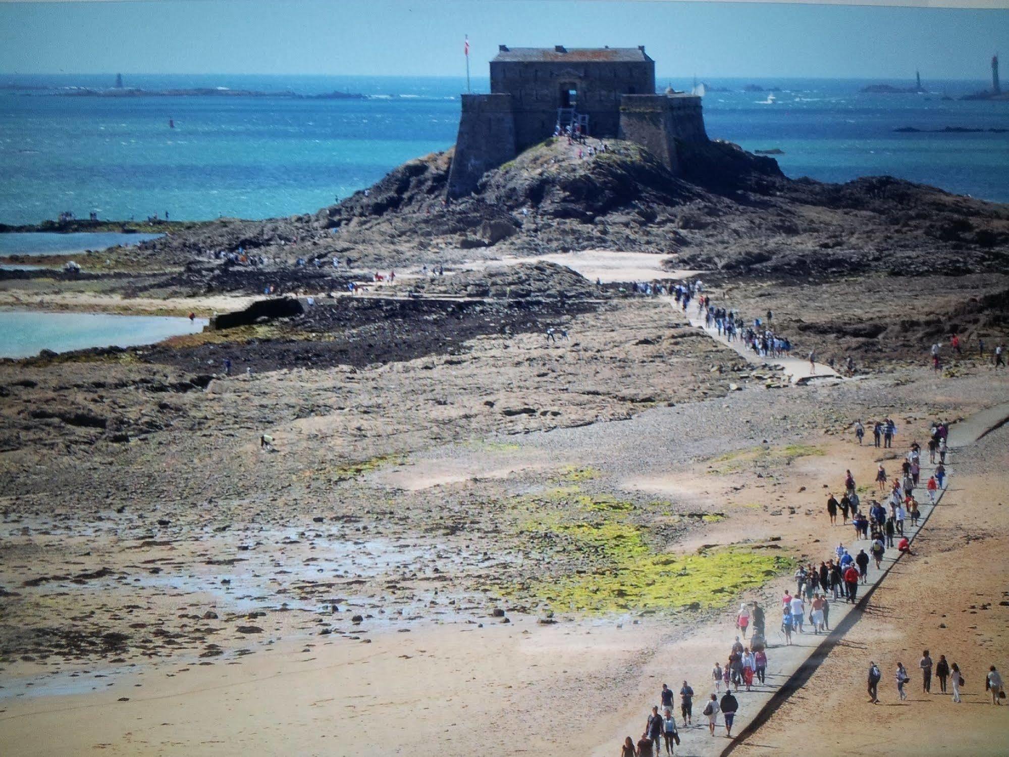Vue Sur Et Sur Intra Muros St Malo Ferry Et Commerces à 100 M Appartement *