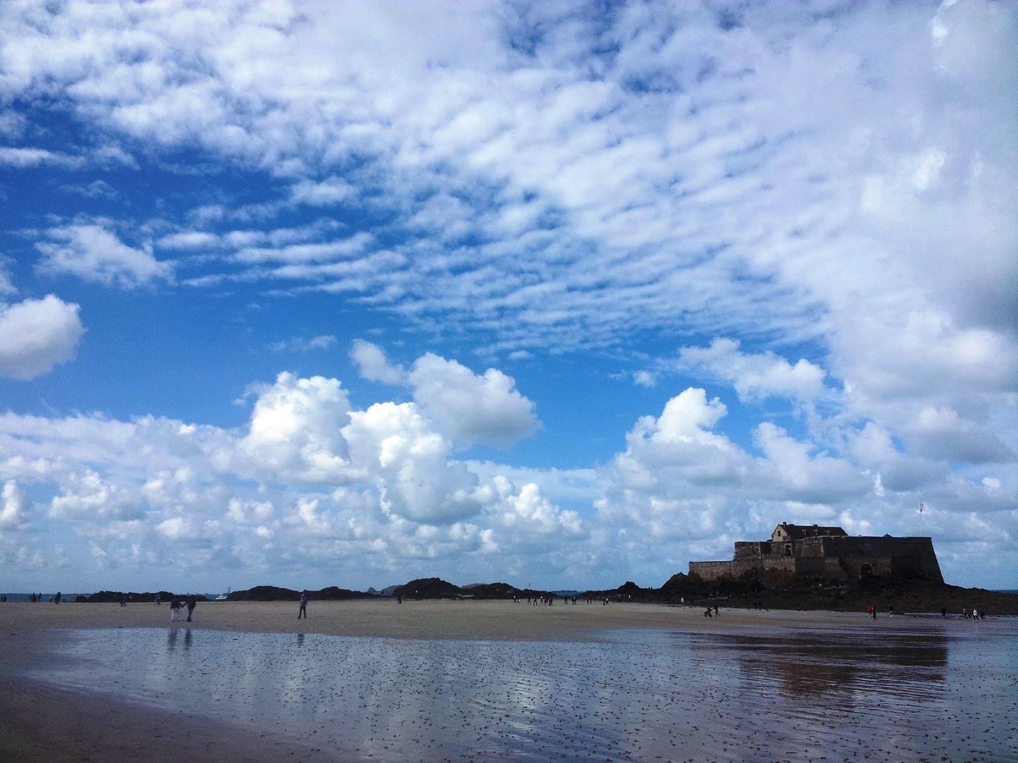 Appartement Saint Malo Vue Sur Mer Et Sur Intra Muros, Ferry, Plage Et Commerces A 50 M Saint-Malo
