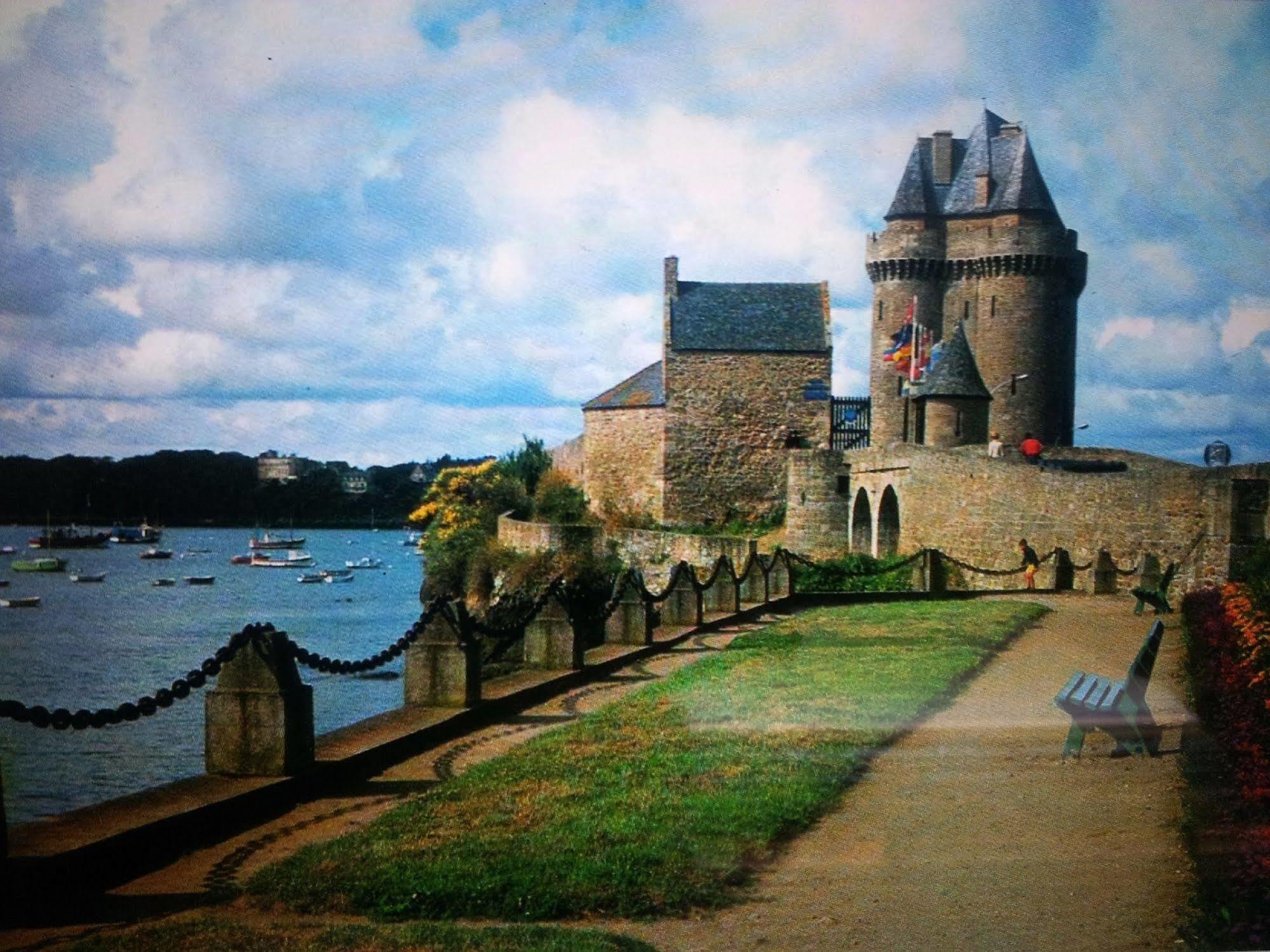 Appartement Saint Malo Vue Sur Mer Et Sur Intra Muros, Ferry, Plage Et Commerces A 50 M * Saint-Malo