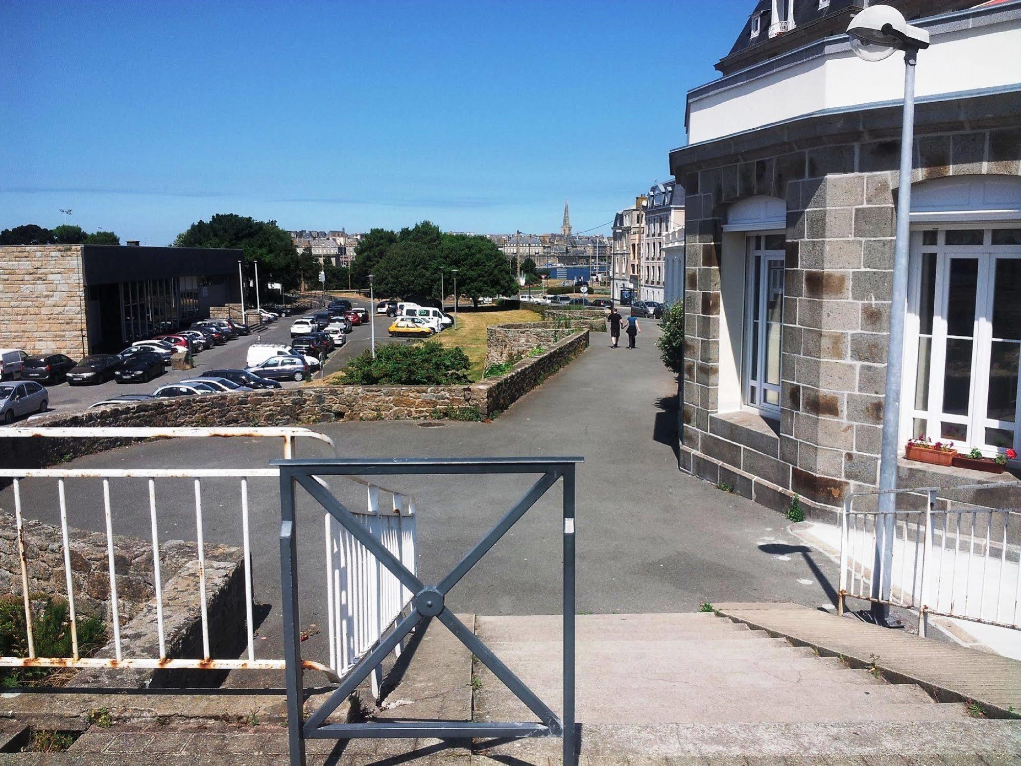 Appartement Saint Malo Vue Sur Mer Et Sur Intra Muros, Ferry, Plage Et Commerces A 50 M Saint-Malo
